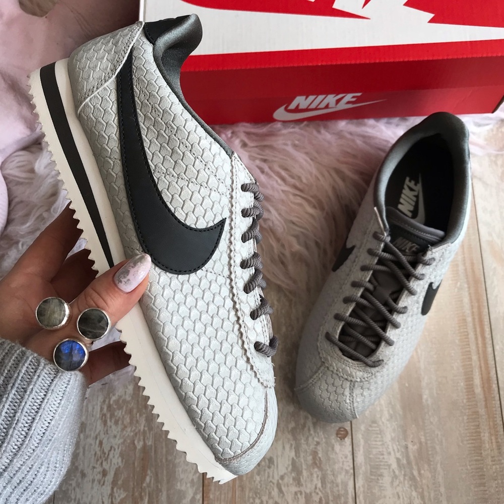 NWT Nike Cortez Classic Special edition - Picture 2 of 8